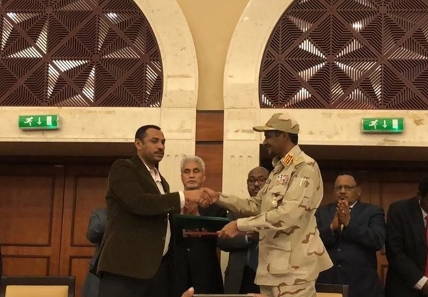 السودان: توقيع اتفاق بين المجلس العسكري وقوى إعلان الحرية والتغيير