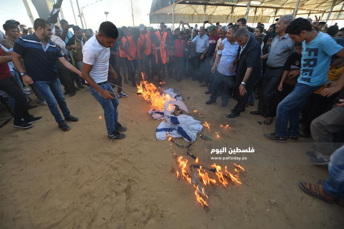 اصابة عشرات الفلسطينيين اثر قمع الاحتلال للمتظاهرين في جمعة حرق العلم