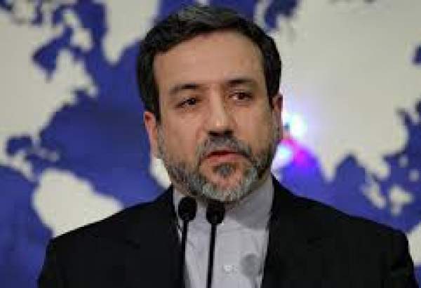 عباس عراقچی فرانسیسی صدر کے نام صدر روحانی کا پیغام لے کر پیرس روانہ
