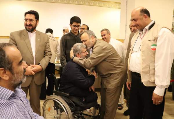 دیدار رئیس سازمان حج وزیارت و سرپرست حجاج ایرانی با جانبازان در مکه +تصاویر
