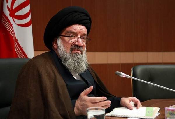 انتقاد امام جمعه موقت تهران از گرانی‌های ‌افسارگسیخته‌ / تقدیر از دیدار ‌‌سرلشکر سلیمانی با ظریف‌