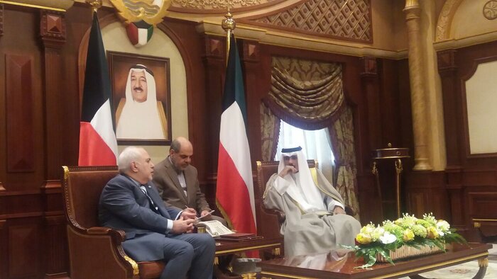 ظريف خلال لقائه ولي عهد الكويت: القوى الأجنبية ستغادر المنطقة