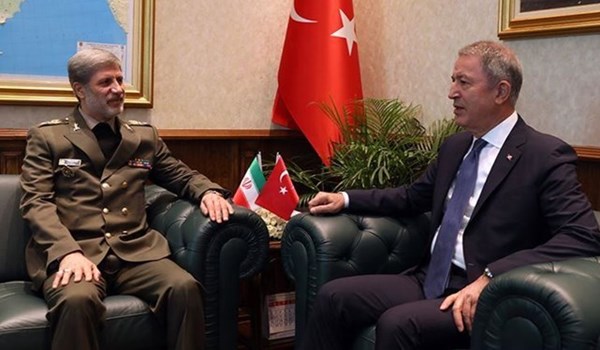وزيرا الدفاع الايراني والتركي يبحثان القضايا الامنية والدفاعية الاقليمية