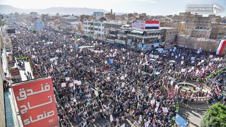 عشرات الآلاف يحيون ذكرى العيد الخامس لثورة الـ 21 سبتمبر في صنعاء