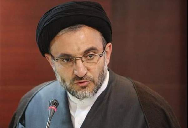 انقلاب اسلامی ایران برگرفته از تفکر قرآنی است