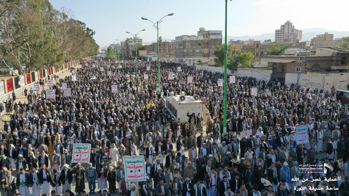 مسيرات في صنعاء وصعدة لمباركة عملية "نصر من الله"