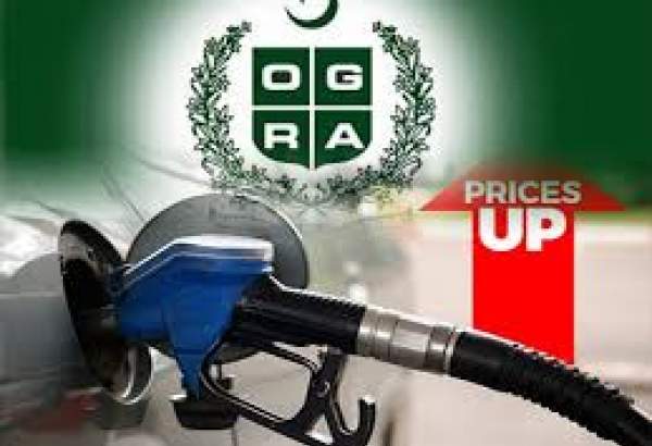 پاکستان میں اوگرا نے یکم نومبر سے پیٹرول کی قیمت میں اضافہ کردیا