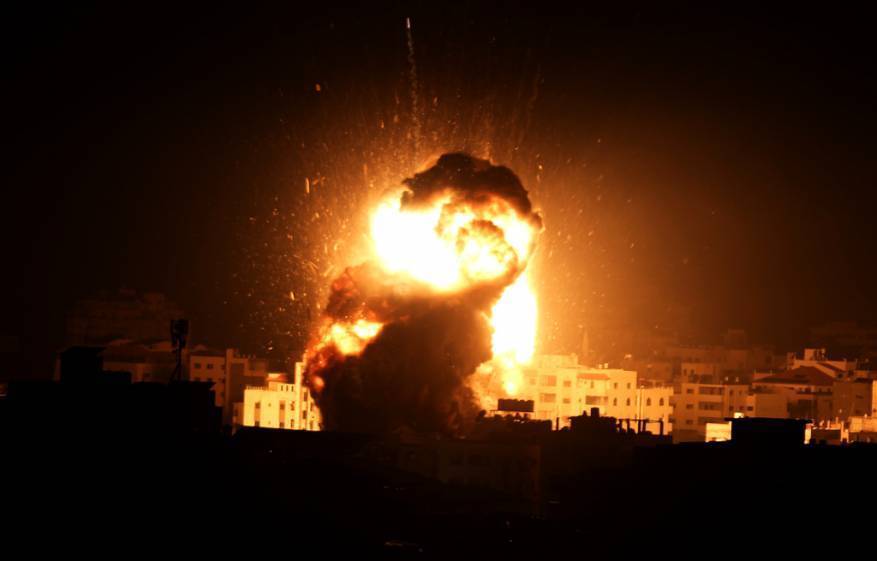 مقتل فلسطيني وإصابة 3 آخرين بغارات إسرائيلية استهدفت قطاع غزة