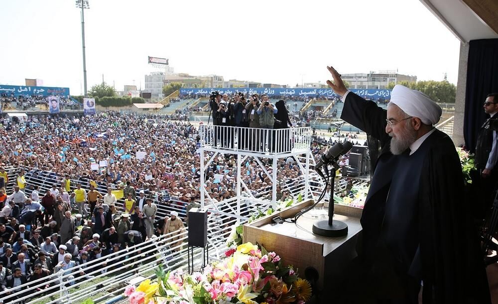 روحاني : الشعب الإيراني يقف موحدا في مواجهة ضغوط القوى الأجنبية