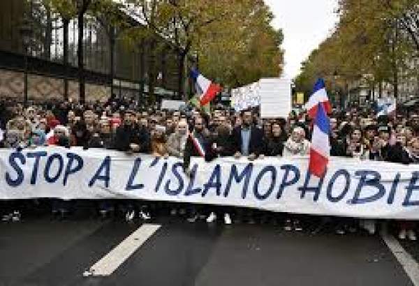 پیرس میں اسلاموفوبیا کے خلاف عوام سڑکوں پہ
