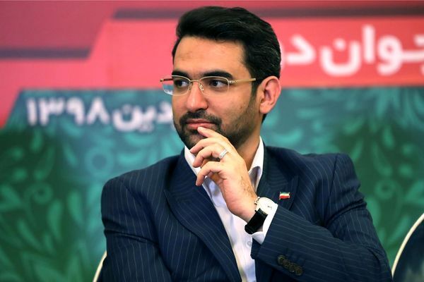 وزير الاتصالات الايراني يعتذر للشعب ازاء قطع الانترنت