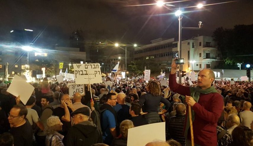 احتجاجات واسعة في تل ابيب ومطالبات باستقالة نتنياهو