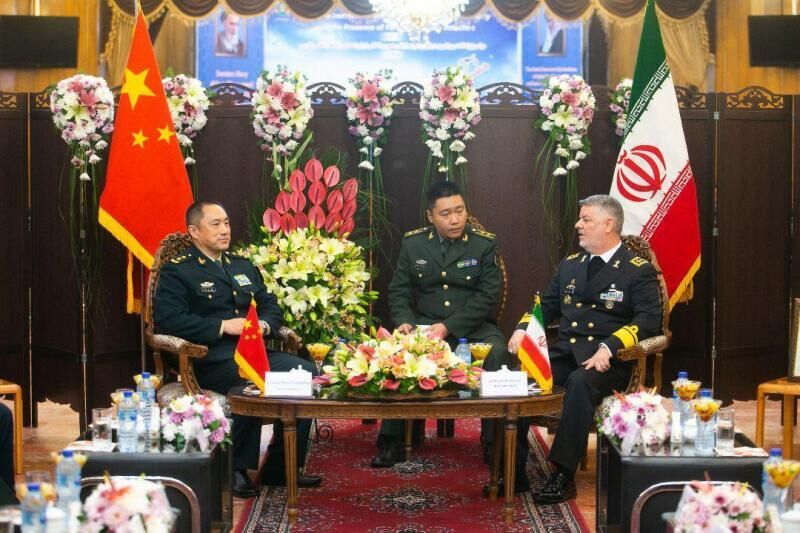الأميرال خانزادي: إيران ماضية قدما في مسار تعزيز القدرات البحرية للجيش