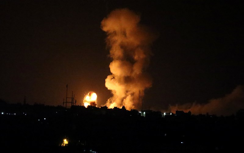 قوات الإحتلال الصهيوني تستهدف قطاع غزة مساء الاربعاء بعدد من القذائف