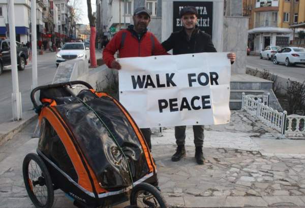 پیاده روی یک مسلمان از انگلیس تا مکه مکرمه برای گسترش صلح