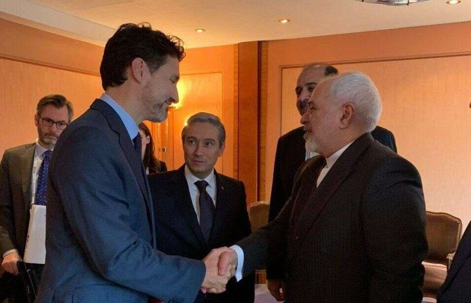 ظريف يناقش  العلاقات الثنائية مع رئيس الوزراء الكندي في ميونيخ