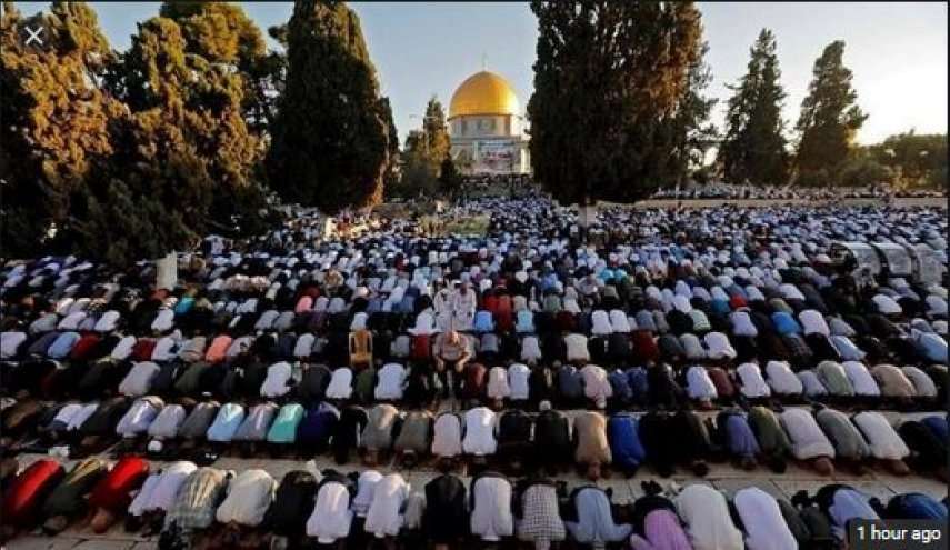 50 ألف مصلٍّ فلسطيني اقامو صلاة  الجمعة في رحاب المسجد الأقصى  رغم القيود المشددة