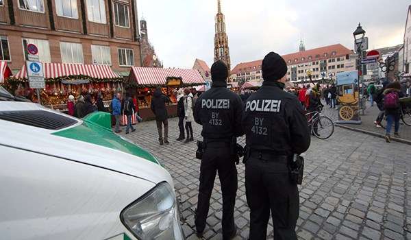 الشرطة الألمانية : سيارة  اخترقت موكب احتفالي ببلدة فولكمارسن،مخلفة عددًا من الجرحى.