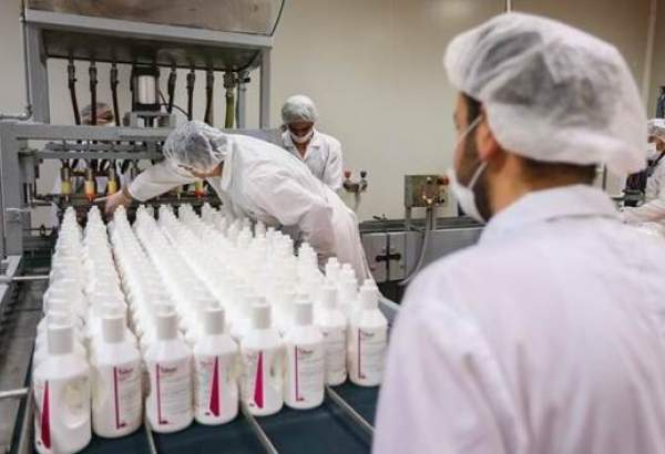 Iran multiplies production of face masks and sanitizers as part of efforts to counter COVID-19 which has grappled the country for over two weeks.(photo: Mashraq News)