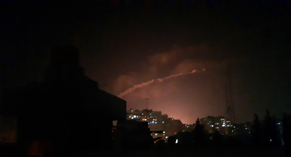 الدفاعات الجوية السورية تتصدى لأهداف معادية في سماء مدينة حمص