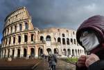 Italian citizen wearing protective face mask in front of the Colosseum (photo)