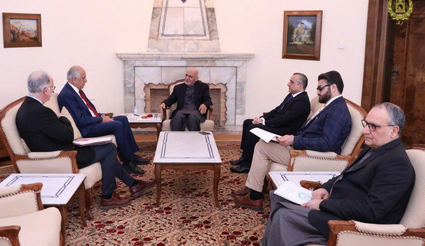 الرئيس الأفغاني يجتمع مع المبعوث الأمريكي الى أفغانستان زلماي خليلزاد في كابول