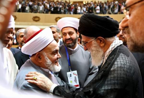 رہبر انقلاب اسلامی کی نظر میں مسلمانوں کے درمیان وحدت کی اہمیت