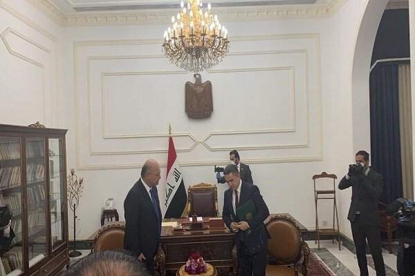 الرئيس العراقي يكلف عدنان الزُرفي بتأليف الحكومة العراقية رسمياً