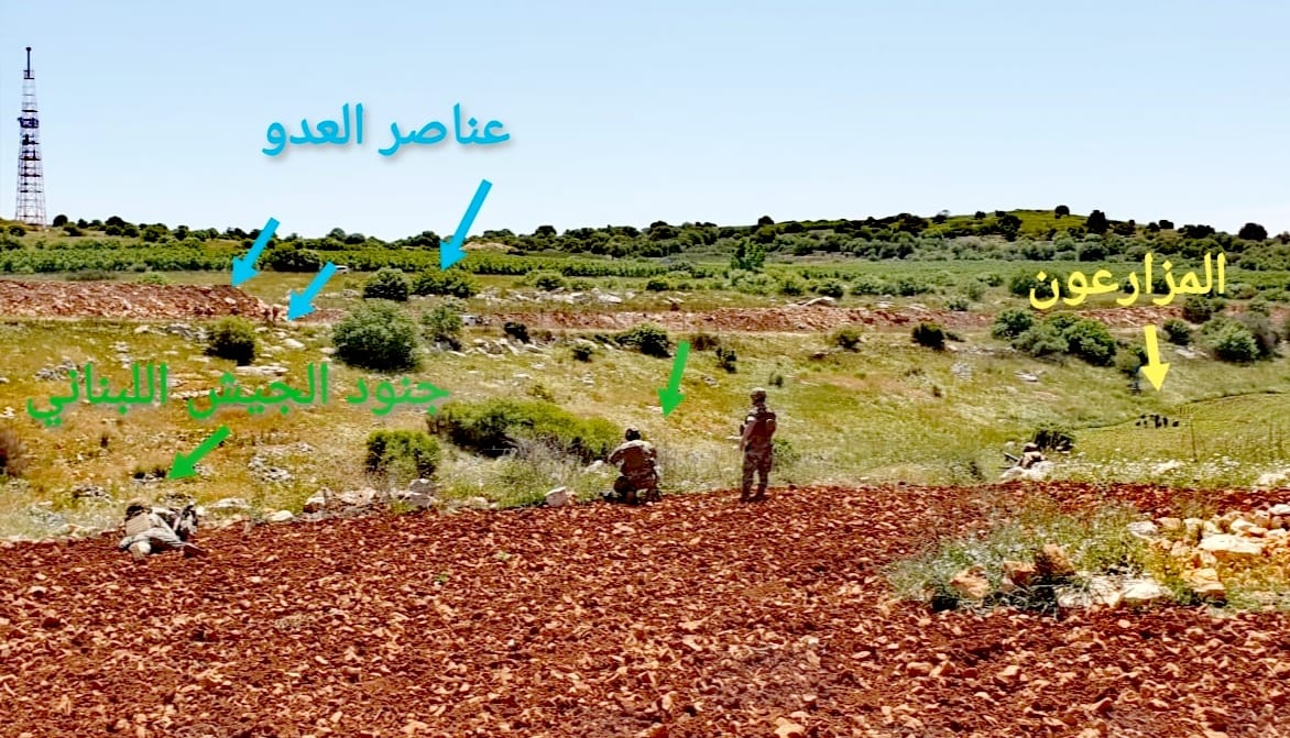 جنود الجيش اللبناني يستنفرون وجها لوجه مع قوة صهيونية كانت تصوب اسلحتها على مزارعين لبنانيين