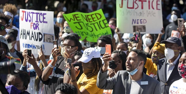 خشم مردم آمریکا از حمله مسلحانه چند مرد سفیدپوست به نوجوان سیاه پوست