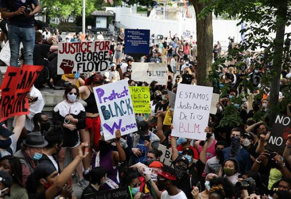 Washington: Hundreds protest George Floyd death