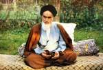 انتشار نشریه «امام خمینی(ره) و متحجرین مقدس نما»