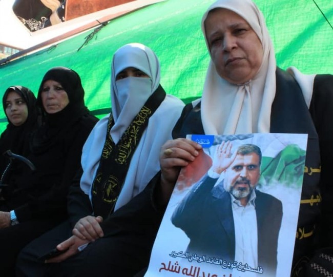 شقيقات الدكتور رمضان يرفعنَّ رؤوسهنَّ عالياً فخراً بفقيد الأمة