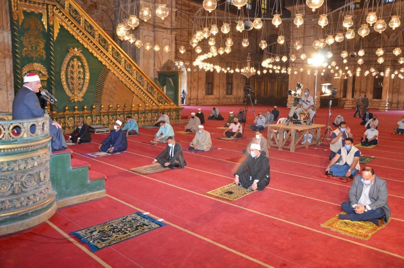 مساجد مصر تعود لأذان «حي على الصلاة.. حي على الفلاح» فجر اليوم السبت