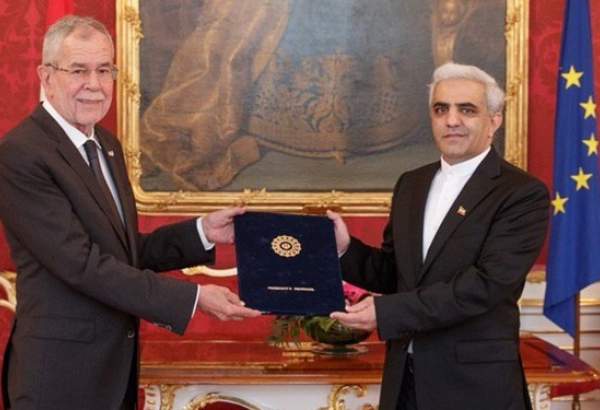 سفیر جدید ایران استوارنامه خود را به رئیس جمهور اتریش تقدیم کرد