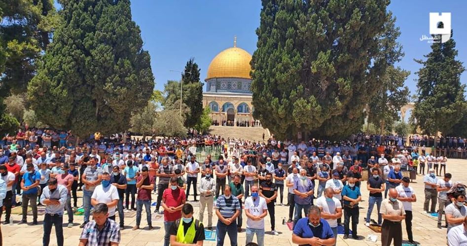 أكثر من 15 ألف فلسطيني يؤدون الجمعة في الأقصى مع الالتزام شبه التام بإجراءات السلامة