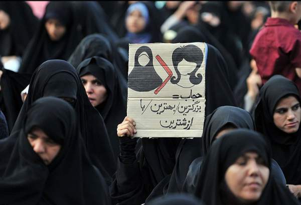 نوک پیکان جنگ نرم به سوی تزلزل خانواده ایرانی با حذف حجاب اسلامی است