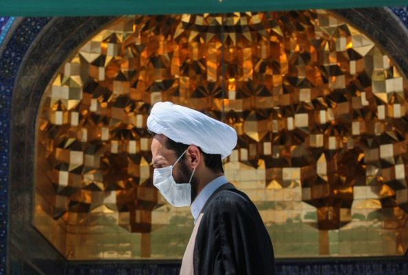Iranians maintain health protocols visiting holy shrine of Hazrat Masoumeh (photo)  