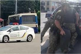 رجلا يحمل متفجرات وأسلحة، يختطف حافلة مع رهائن في لوتسك الاوكرانية