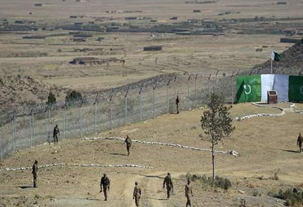 باڑ لگانے کے عمل میں افغان سرزمین پر تجاوز نہیں کیا جارہا۔ پاکستان