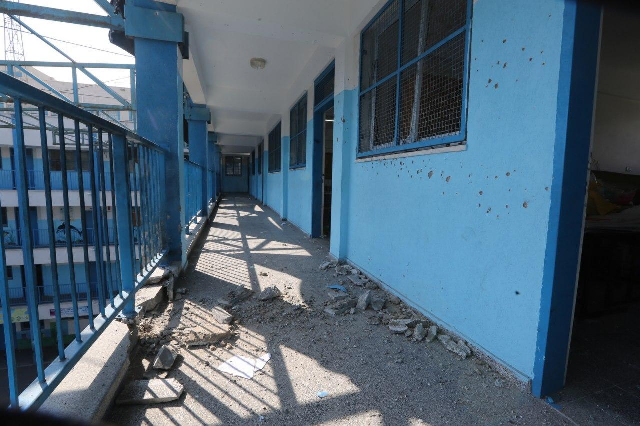 الاحتلال يستهدف مدرسة للأونروا بمخيم الشاطئ غرب غزة