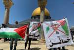 Les Palestiniens piétinent le drapeau des Emirats arabes unis