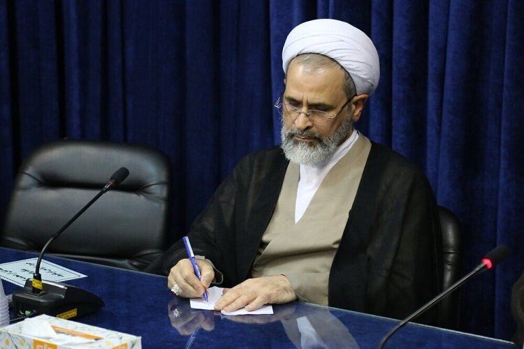 مدير الحوزات العلمية في إيران يستنكر الإسائة إلى المقدسات الاسلامية