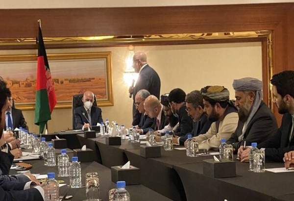 دیدار اشرف‌غنی با هیأت مذاکره‌کننده افغانستان و طالبان در قطر
