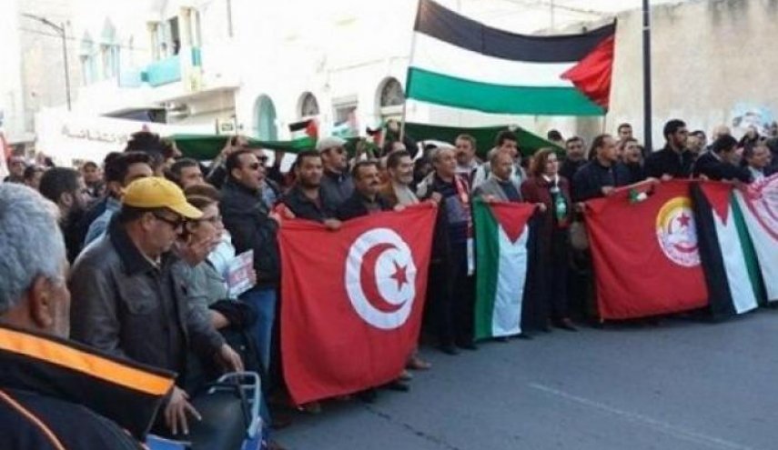 وقفة تضامنیة في تونس تطالب بتحقيق حرية ماهر الاخرس وجميع أسرى الحرية