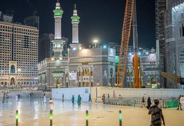 Les fidèles musulmans permis à entrer dans la Grande mosquée de la Mecque