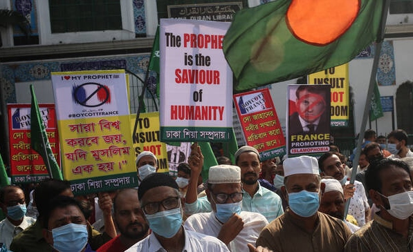 Bangladeshi Muslims denounce Macron, sacrilegious cartoon (photo)  