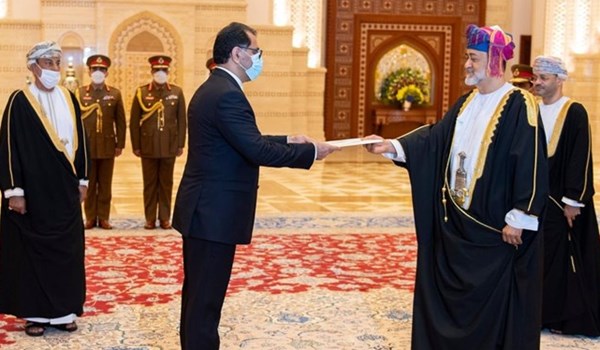 السفير الايراني في مسقط يلتقي مع سلطان عمان و يؤكد على تطوير العلاقات الثنائية