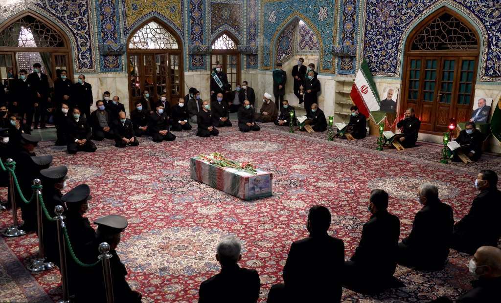 تشيع جثمان العالم النووي الإيراني، محسن فخري زادة، فجر يوم الأحد، داخل مرقد الإمام الرضا (ع)  