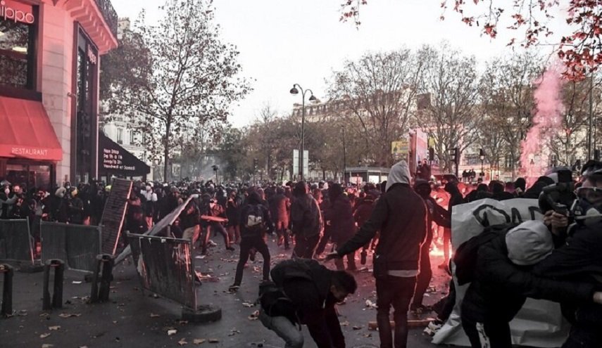 تسعين مسيرة و اشتباكات عنيفة من أجل الحقوق الاجتماعية والحرية في جميع أنحاء فرنسا  